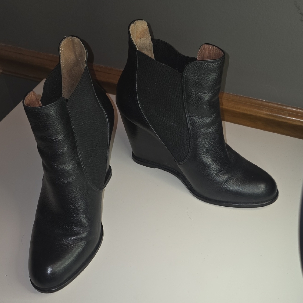 Elegant Black Leather Wedge Boots